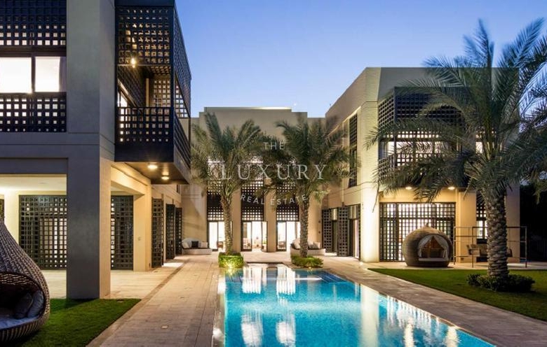 High-rise Palm Jumeirah apartments for sale with luxury features.