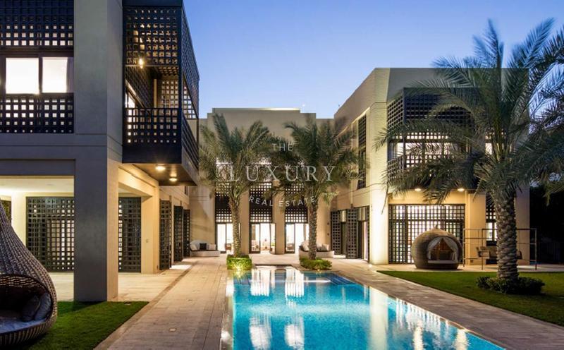 High-rise Palm Jumeirah apartments for sale with luxury features.