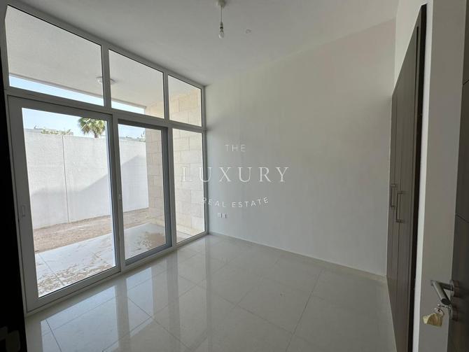 Spacious houses for sale in Dubai with modern designs.